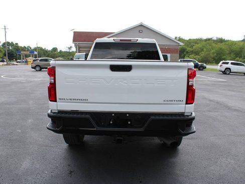 Used 2021 Chevrolet Silverado 2500 Custom w/ Custom Value Package AWD/4WD image 4