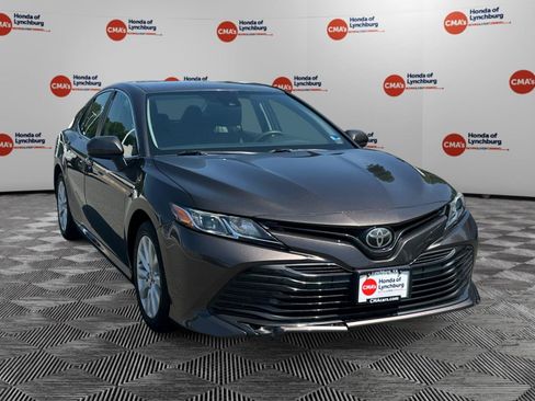 Used 2020 Toyota Camry LE FWD image 7