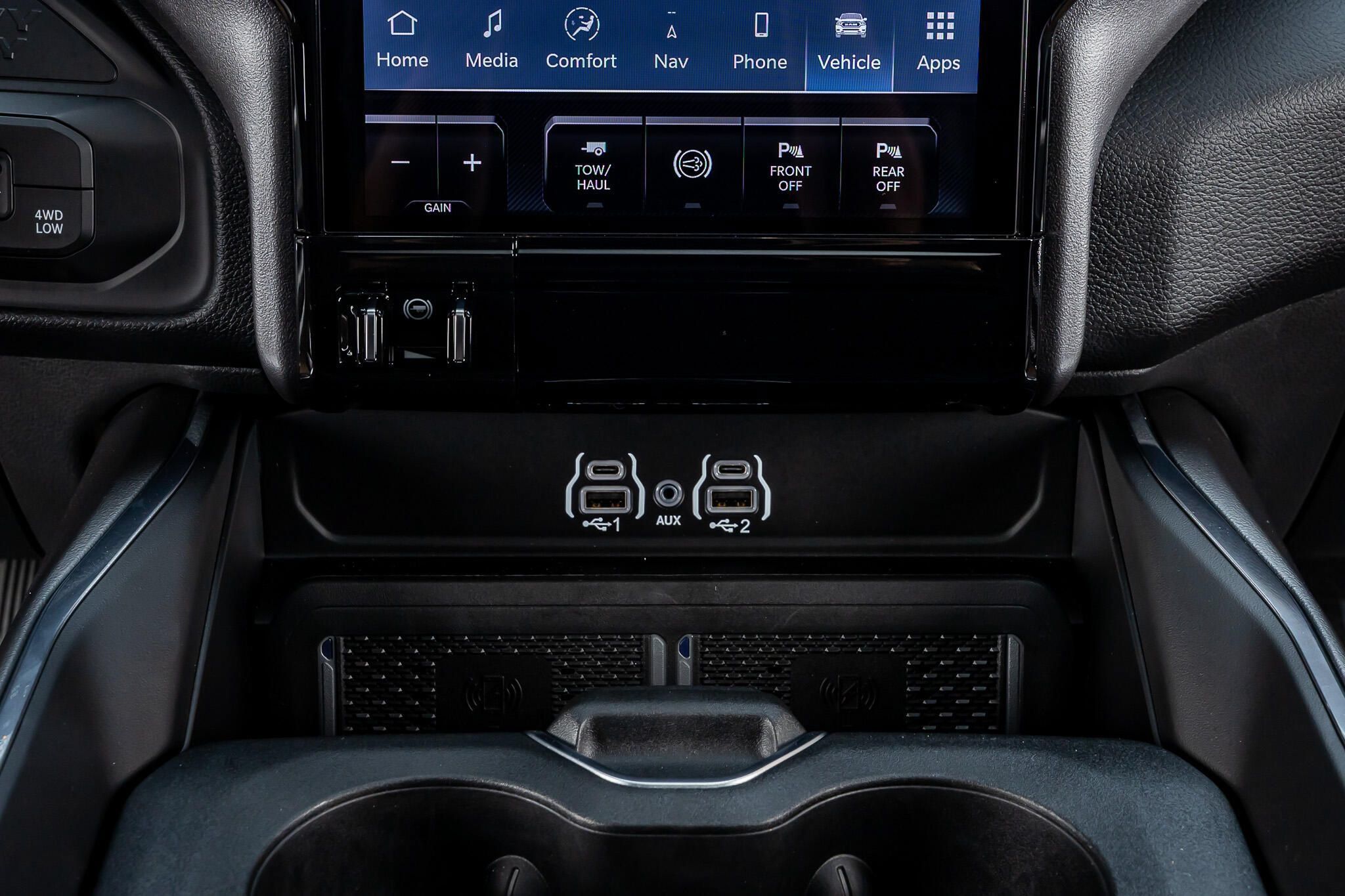 Used 2025 RAM 2500 Laramie AWD/4WD image 28