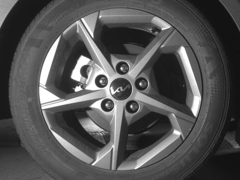 Used 2025 Kia K4 LXS image 15