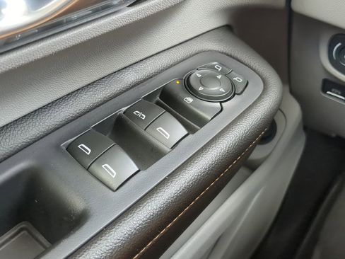 Used 2020 GMC Terrain SLT w/ Preferred Package image 28