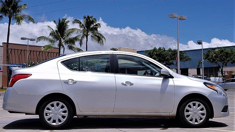 Used 2018 Nissan Versa SV FWD image 5