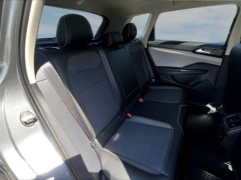 Used 2023 Volkswagen Taos SE w/ Panoramic Sunroof Package AWD/4WD image 16