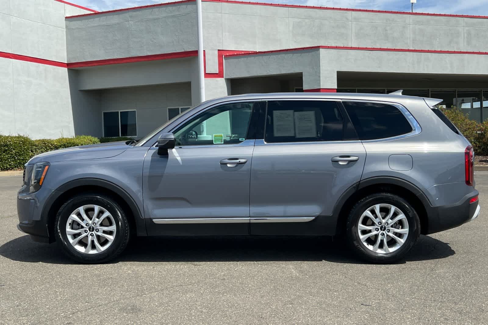 Used 2022 Kia Telluride LX AWD/4WD image 9