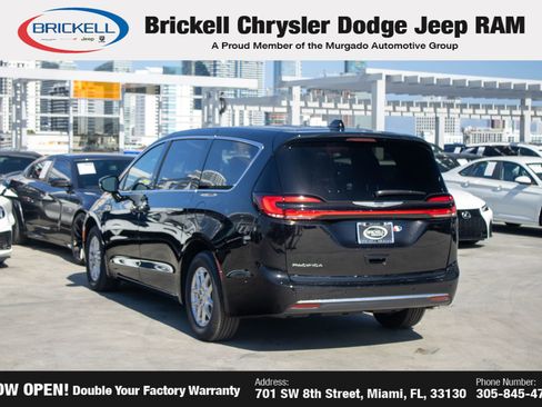New 2025 Chrysler Pacifica Select image 7