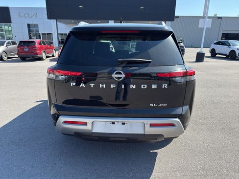 Used 2025 Nissan Pathfinder SL AWD/4WD image 4