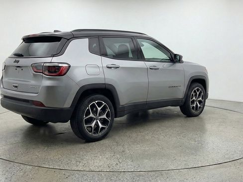 Used 2025 Jeep Compass Limited image 9