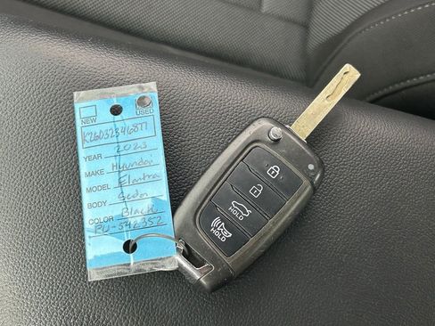 Used 2023 Hyundai Elantra SE image 36