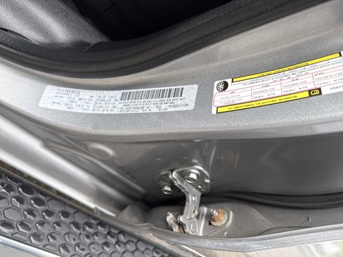 Used 2019 RAM 1500 Laramie AWD/4WD image 16