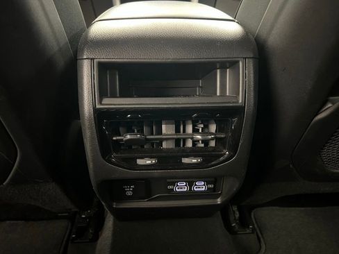 Used 2024 Jeep Grand Cherokee Altitude image 23