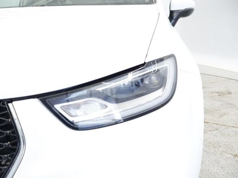 Certified 2023 Chrysler Pacifica Touring-L FWD image 13
