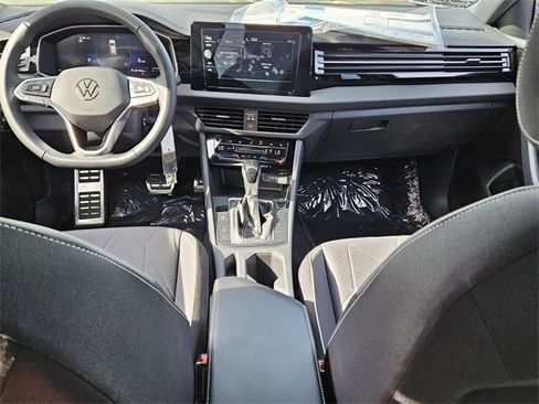 Used 2025 Volkswagen Jetta Sport image 8