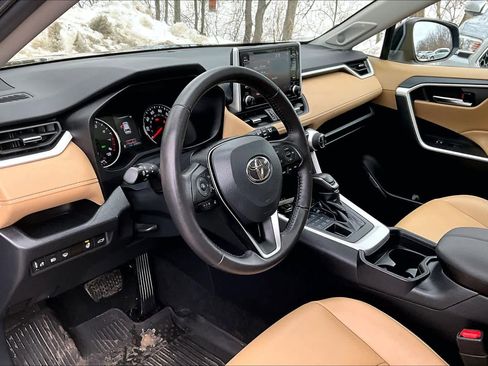 Certified 2021 Toyota RAV4 XLE Premium image 17