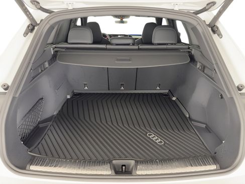 New 2025 Audi SQ5 Prestige image 13