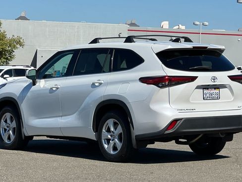 Used 2022 Toyota Highlander L AWD/4WD image 7