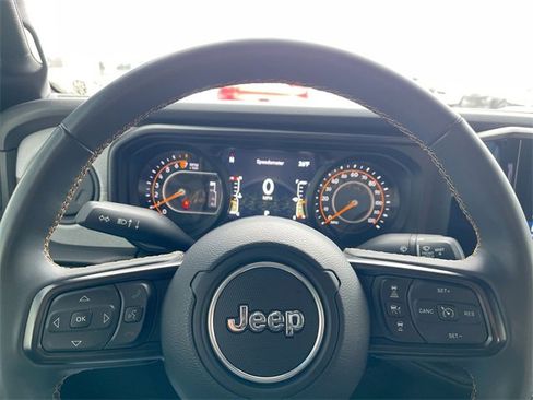Used 2024 Jeep Gladiator Sport image 11