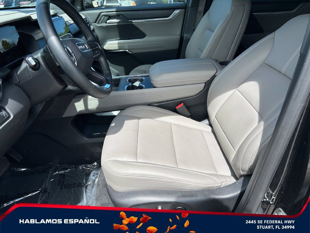 Used 2026 GMC Acadia Elevation w/ Elevation Premium Package FWD image 9
