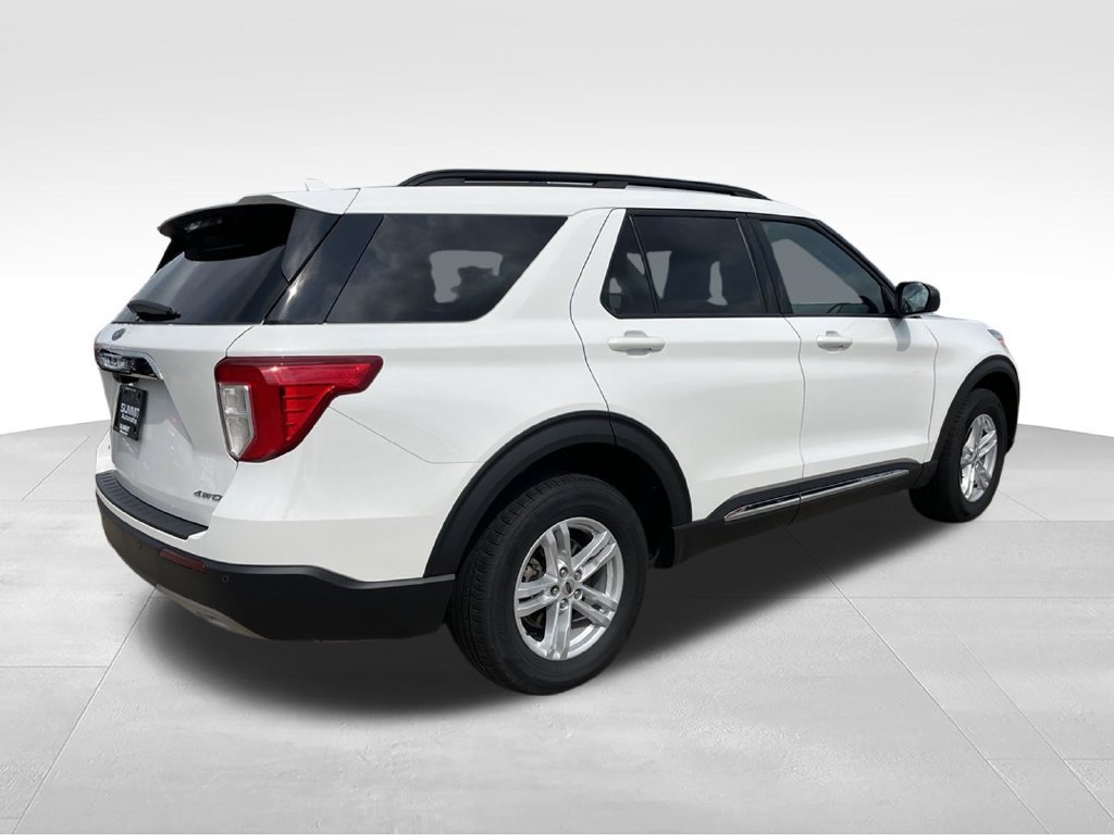 Used 2024 Ford Explorer XLT w/ Equipment Group 202A AWD/4WD image 4
