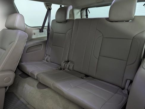 Used 2017 Chevrolet Suburban Premier image 18