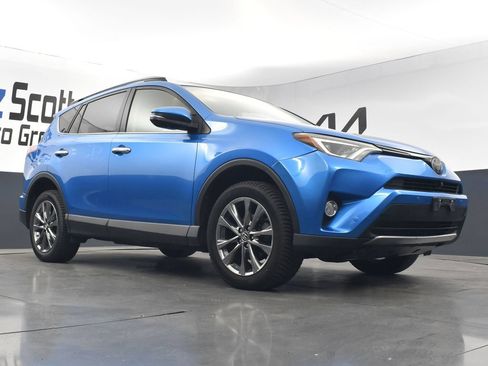 Used 2018 Toyota RAV4 Limited w/ Advanced Technology Package AWD/4WD image 23