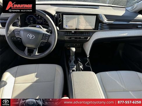 Used 2025 Toyota Camry XLE image 19