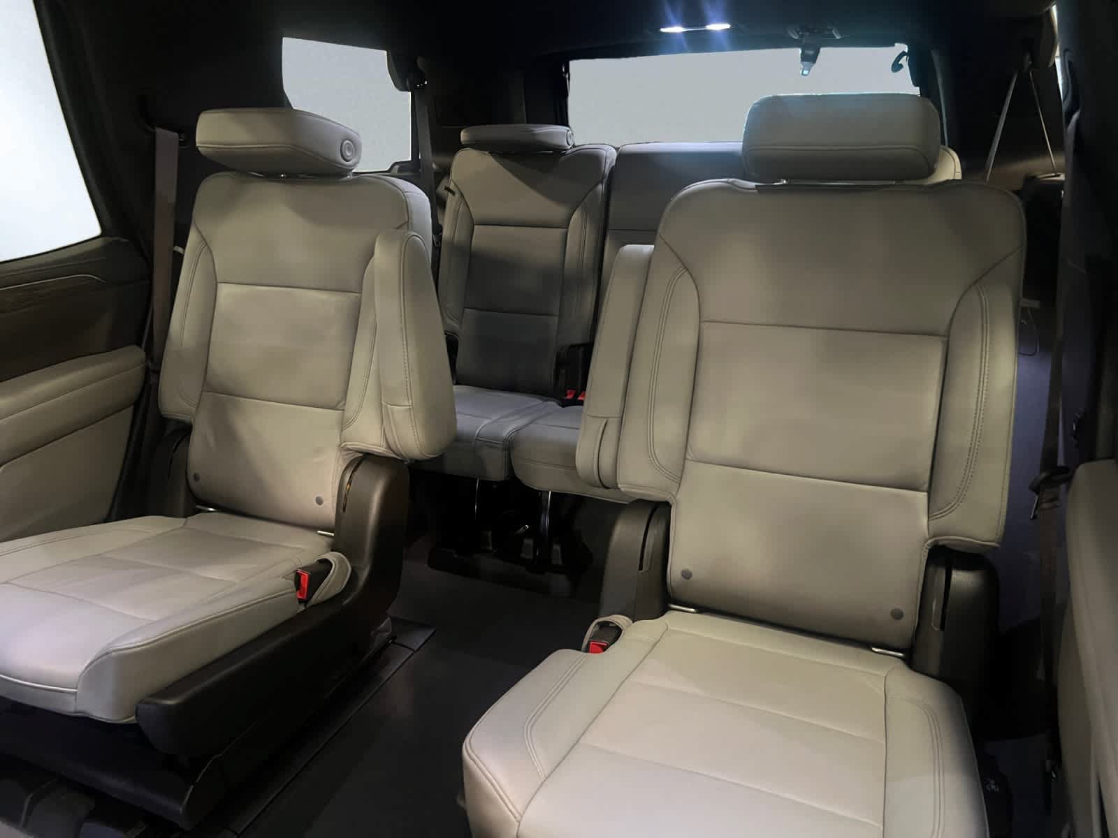 Used 2021 Chevrolet Tahoe Z71 w/ Z71 Signature Package AWD/4WD image 18