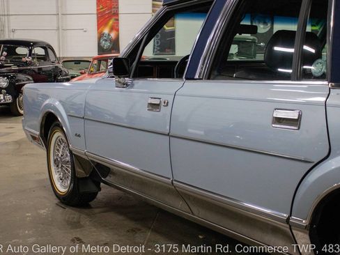 Used 1986 Lincoln Town Car image 22