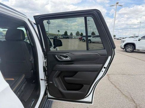 Used 2024 GMC Yukon AT4 w/ AT4 Premium Package AWD/4WD image 15