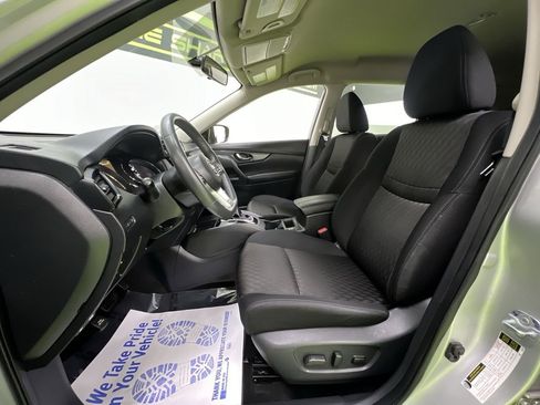 Used 2017 Nissan Rogue SV image 17