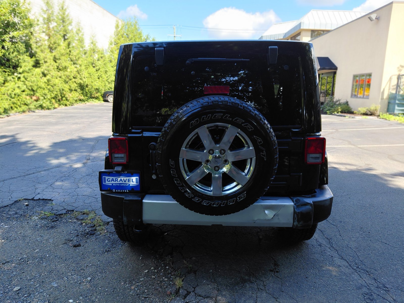 Used 2015 Jeep Wrangler Unlimited Sahara w/ Dual Top Group AWD/4WD image 27