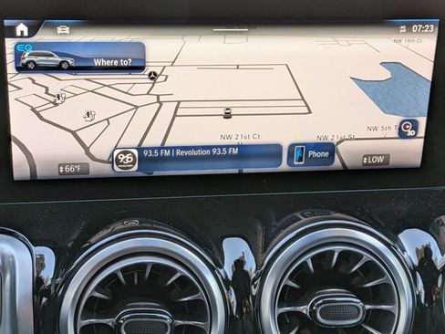 Used 2024 Mercedes-Benz EQB 300 4MATIC image 12