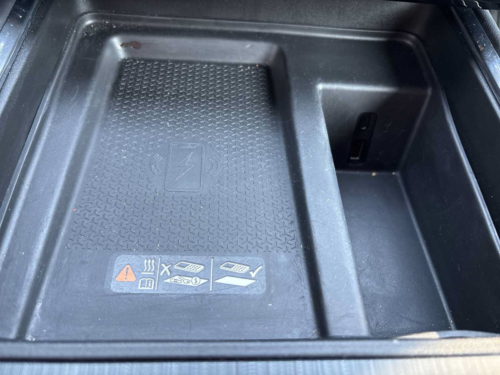 Used 2025 GMC Acadia Elevation w/ Elevation Premium Package FWD image 7