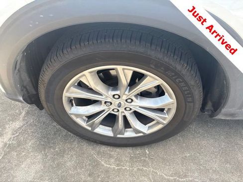 Used 2020 Ford Explorer XLT w/ Equipment Group 202A RWD image 19