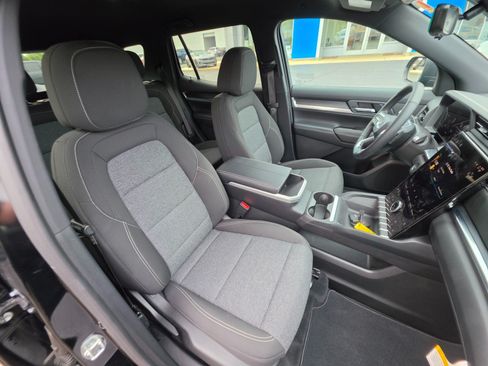 Used 2025 GMC Terrain Elevation w/ Technology Package II AWD/4WD image 12