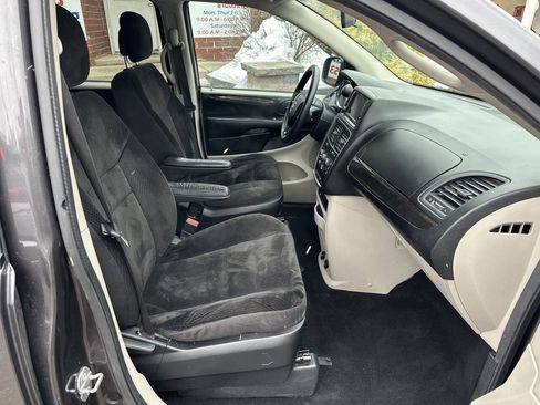 Used 2017 Dodge Grand Caravan SE w/ Power Window Group FWD image 25