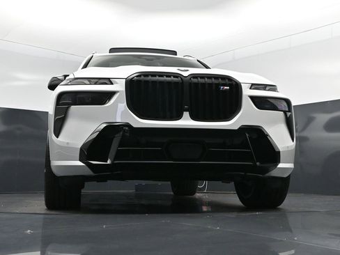 New 2026 BMW X7 M60i image 46