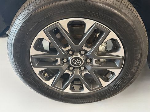 Used 2024 Toyota Tundra Limited w/ Power Package AWD/4WD image 11