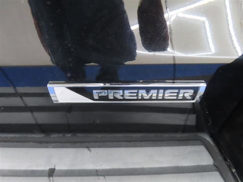 Used 2018 Chevrolet Tahoe Premier AWD/4WD image 14
