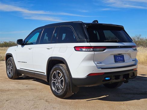 Used 2022 Jeep Grand Cherokee Trailhawk image 8