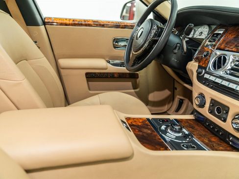 Used 2013 Rolls-Royce Ghost image 64