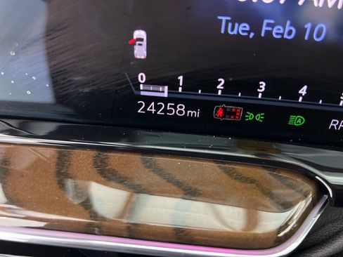 Used 2023 Cadillac Escalade Premium Luxury Platinum image 11