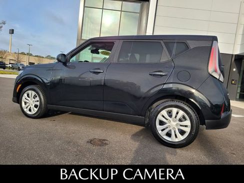 Used 2023 Kia Soul LX image 4