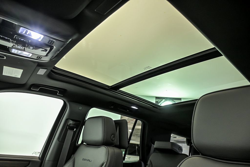 New 2026 GMC Yukon Denali w/ Denali Reserve Package AWD/4WD image 10