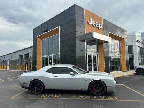 Used 2019 Dodge Challenger SRT Hellcat Redeye RWD image 1