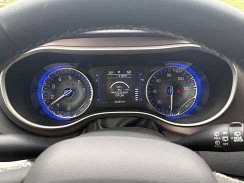 Used 2023 Chrysler Voyager LX FWD image 11