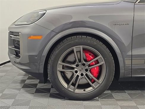 New 2025 Porsche Cayenne Turbo image 11