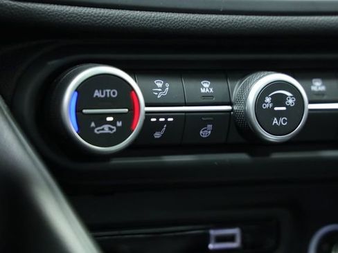 Used 2022 Alfa Romeo Giulia Ti image 19