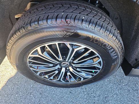 Used 2025 Nissan Armada Platinum image 4