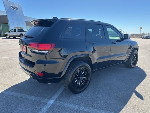 Used 2021 Jeep Grand Cherokee Laredo X image 8