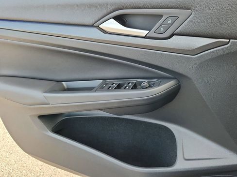 Used 2022 Volkswagen GTI SE image 6